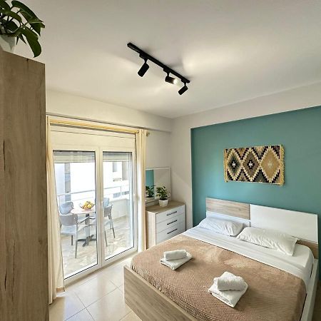 Trea Accomodations - On Private Beach With Sunbed & Umbrella Vlorë Exteriör bild