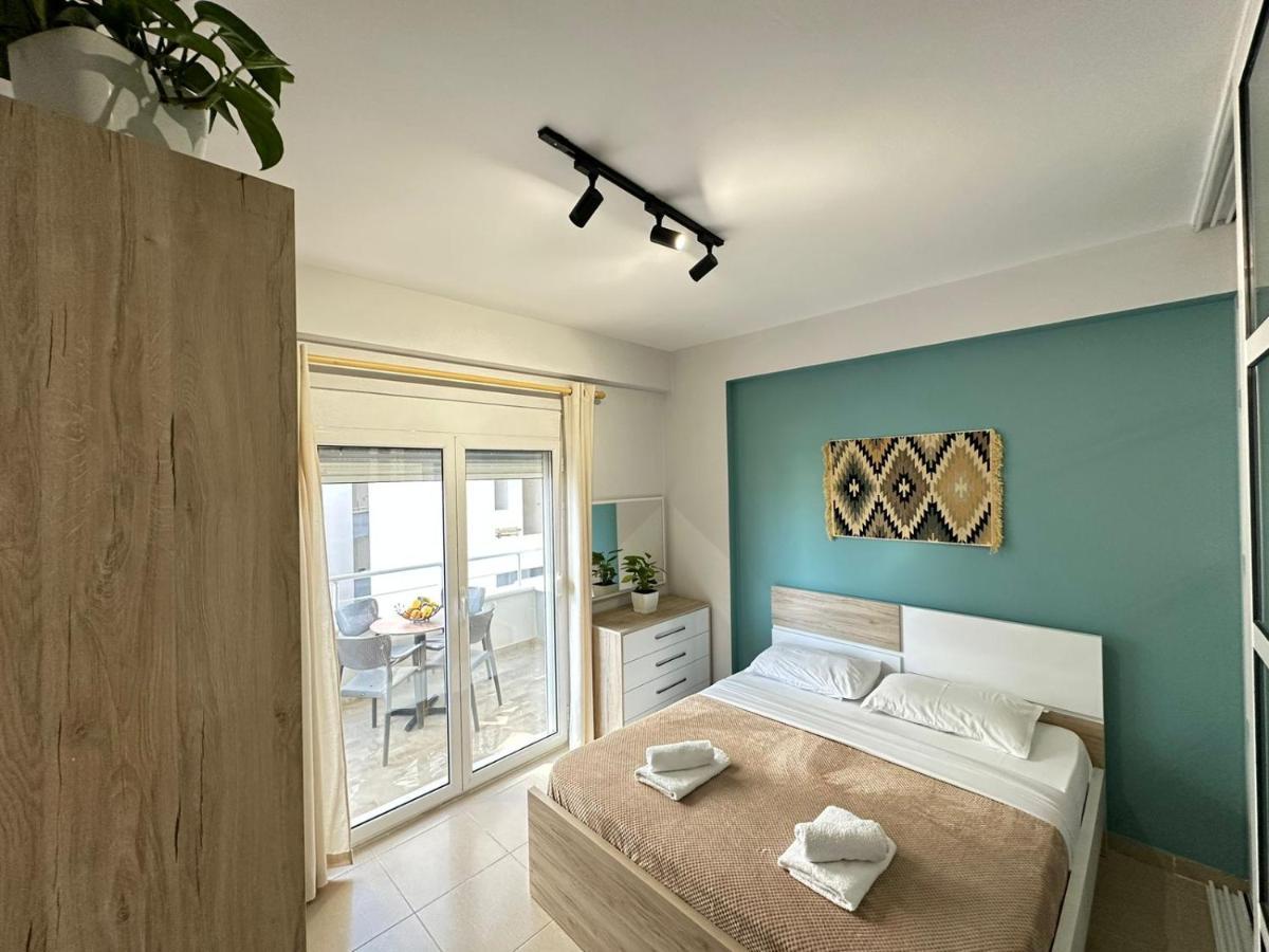 Trea Accomodations - On Private Beach With Sunbed & Umbrella Vlorë Exteriör bild