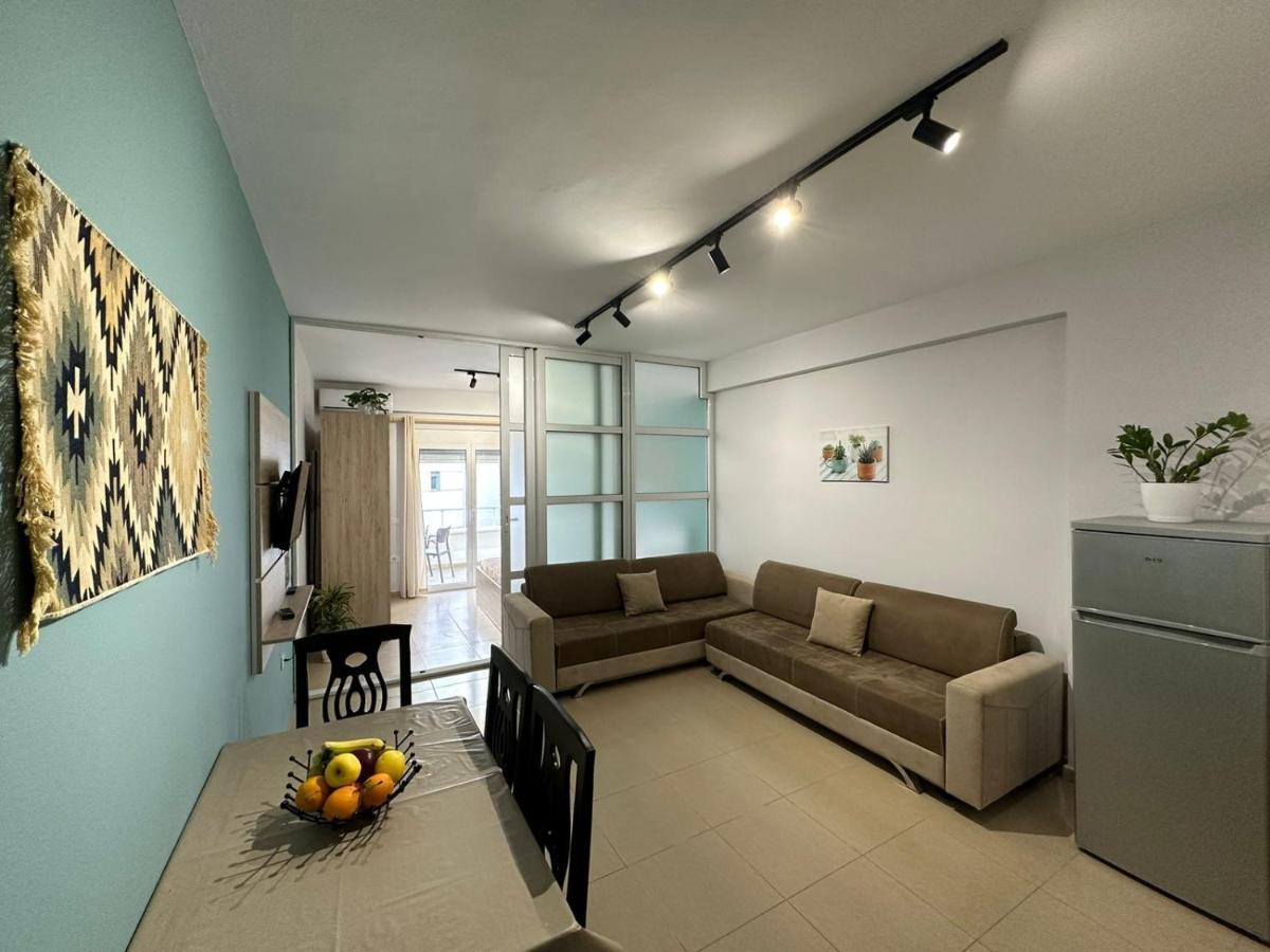 Trea Accomodations - On Private Beach With Sunbed & Umbrella Vlorë Exteriör bild