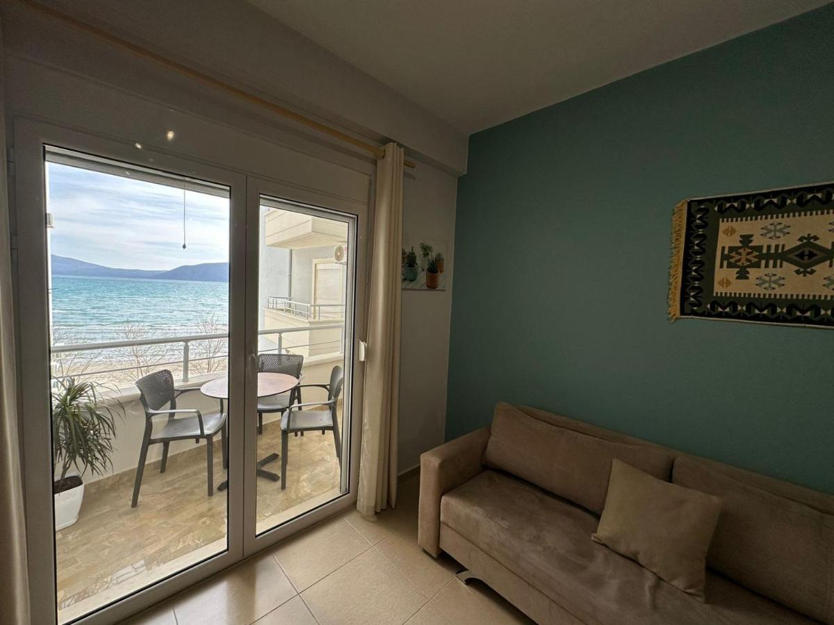 Trea Accomodations - On Private Beach With Sunbed & Umbrella Vlorë Exteriör bild