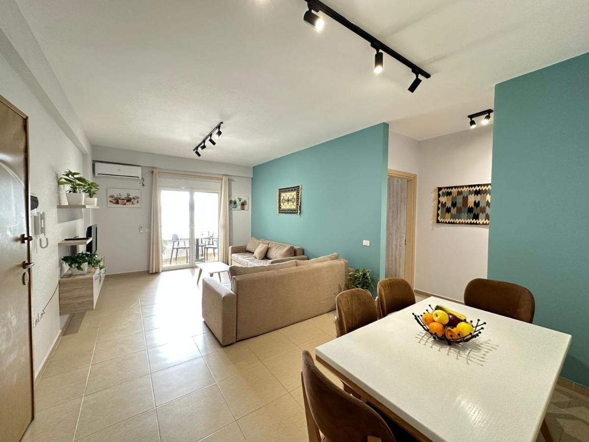 Trea Accomodations - On Private Beach With Sunbed & Umbrella Vlorë Exteriör bild