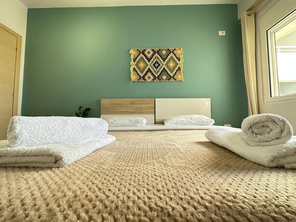 Trea Accomodations - On Private Beach With Sunbed & Umbrella Vlorë Exteriör bild