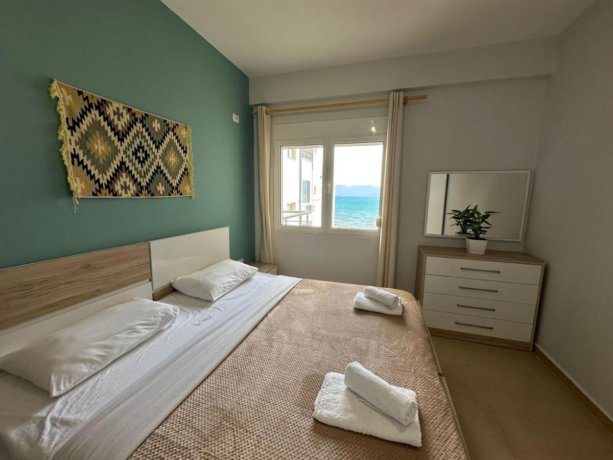 Trea Accomodations - On Private Beach With Sunbed & Umbrella Vlorë Exteriör bild