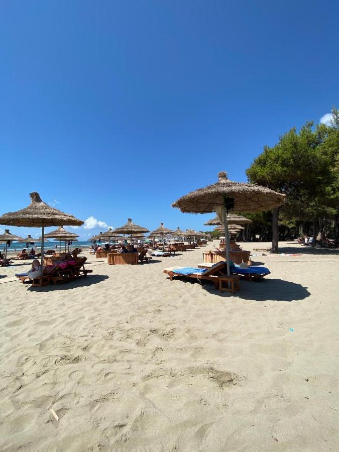 Trea Accomodations - On Private Beach With Sunbed & Umbrella Vlorë Exteriör bild